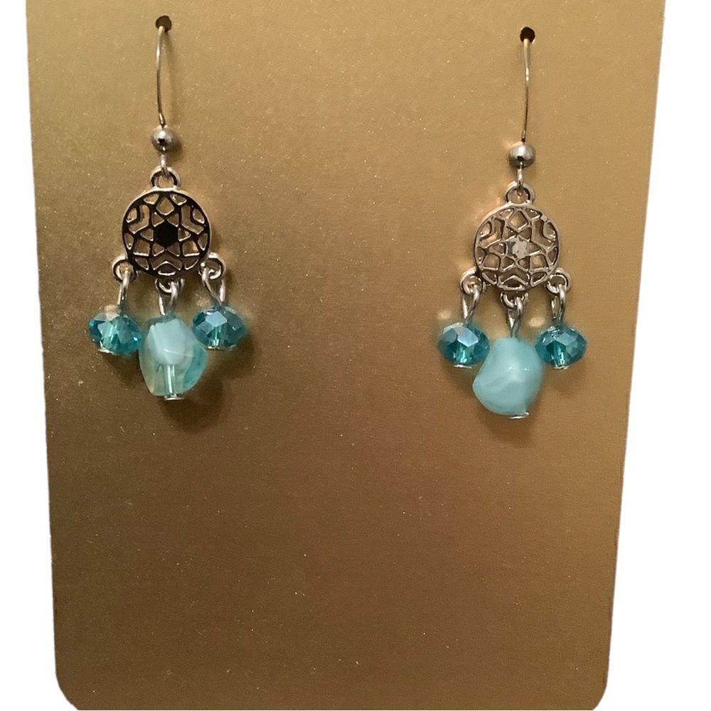 🌼🌼Silver tone dangle earrings NWOT🌼🌼